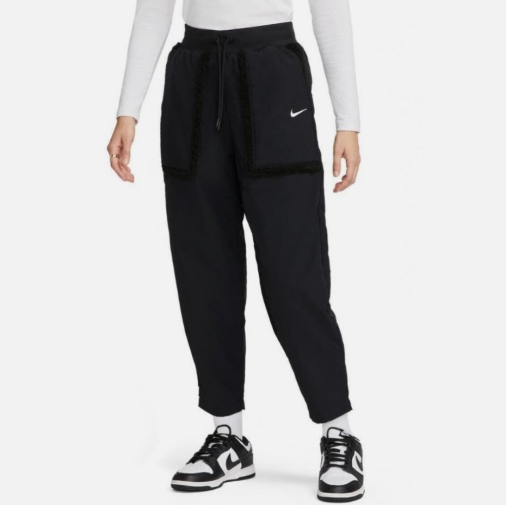 Nike NWT Loose Fit High Rise Sherpa Pocket Black Jogger Pants